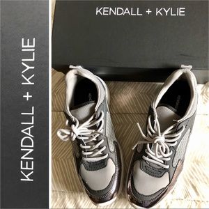 Kendall + Kylie Focus2 - like new